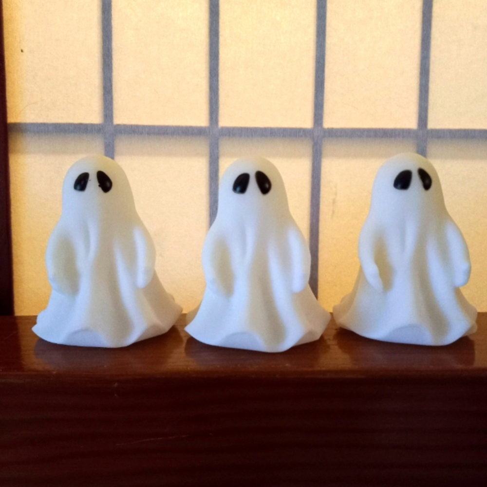 3 little light up Ghosts